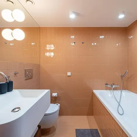 Bright Designer Loft In The City Center ריגה